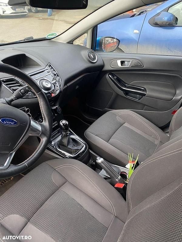 Second-hand Ford Fiesta Titanium 125 CP (91 kW) 2016 Culoarealbastru