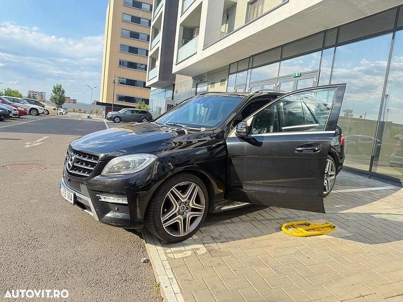 Culoarenegru Utilizat 2013 Mercedes ML350 SUV | 13.400 EUR (Preț OK) - Imagine 1/4