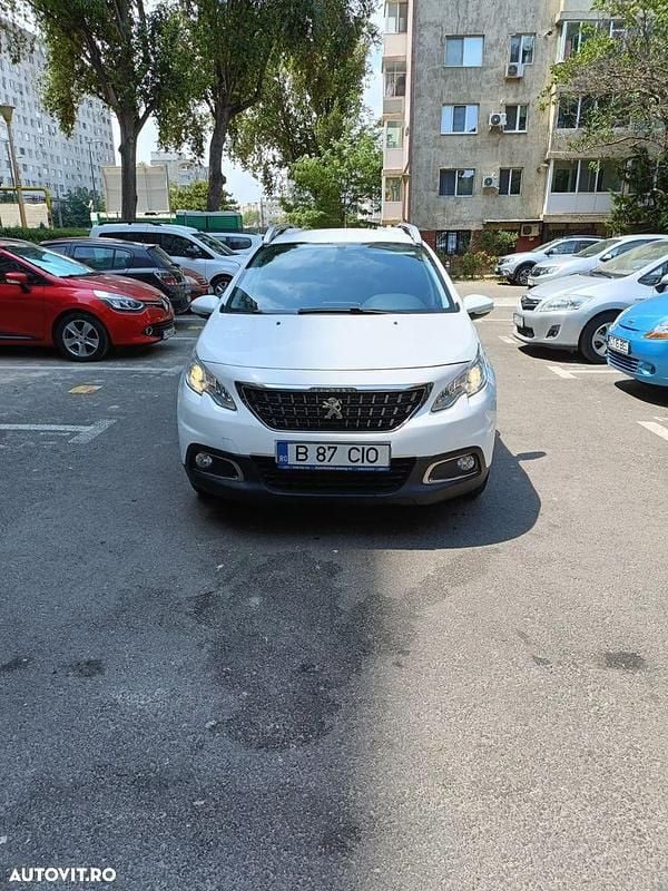 Alb Utilizat 2016 Peugeot 2008 Active SUV | 3.000 EUR (Super Preț) - Imagine 1/4