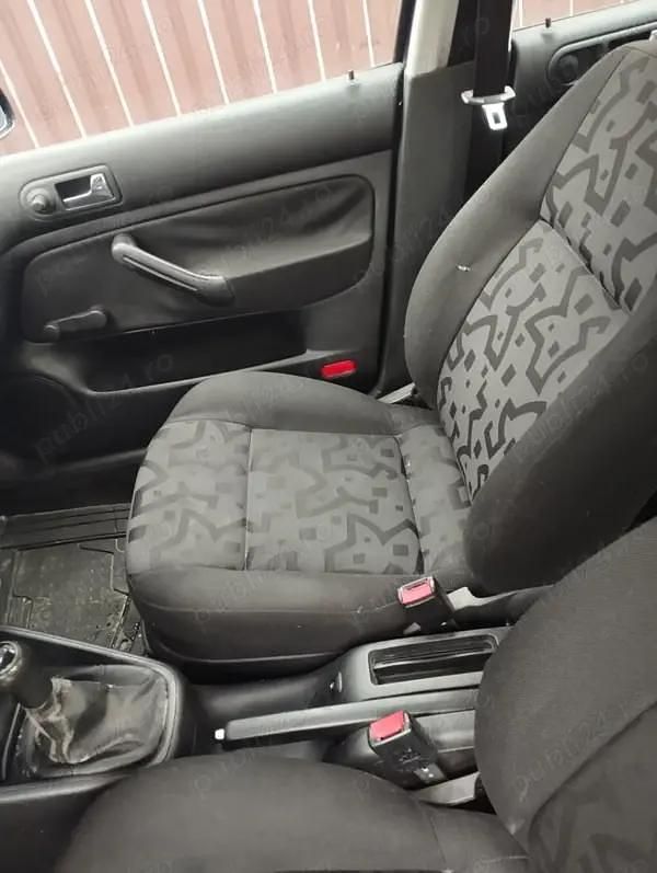 Second-hand VW Golf IV 74 CP (54 kW) 2002 Berlinǎ