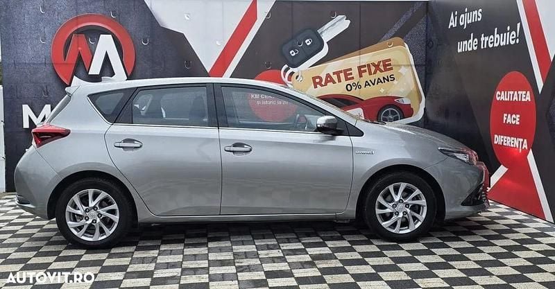 Second-hand Toyota Auris Hybrid 99 CP (72 kW) 2015 Culoareargint Hatchback