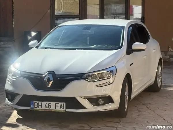 Alb Utilizat 2018 Renault Mégane IV Hatchback | 8.790 EUR (Preț bun) - Imagine 1/4