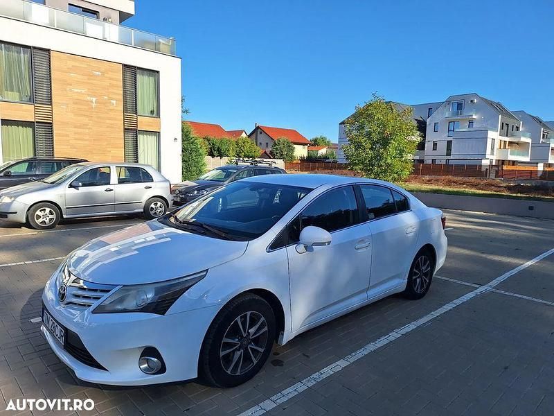 Culoarealb Utilizat 2014 Toyota Avensis Executive Berlinǎ | 6.500 EUR (Preț OK) - Imagine 1/4
