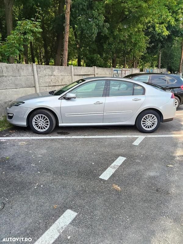 Culoareargint Utilizat 2011 Renault Laguna III Expression Berlinǎ | 3.900 EUR (Preț bun) - Imagine 1/4