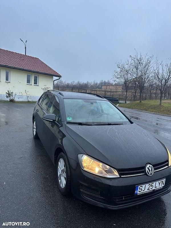 Culoarenegru Utilizat 2015 VW Golf VII Highline Break | 5.200 EUR (Preț bun) - Imagine 1/4