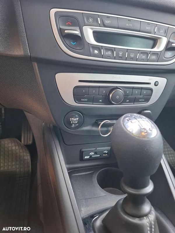 Gri Utilizat 2015 Renault Mégane GrandTour Break | 5.400 EUR (Preț bun) - Imagine 1/4