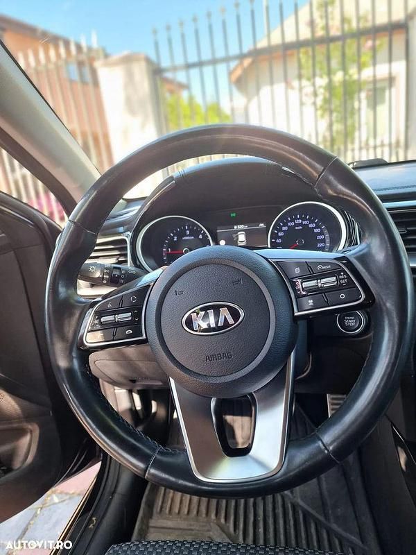 Culoarenegru Utilizat 2019 Kia Ceed Sportswagon Platinum Edition Break | 12.900 EUR (Puțin scump) - Imagine 1/4