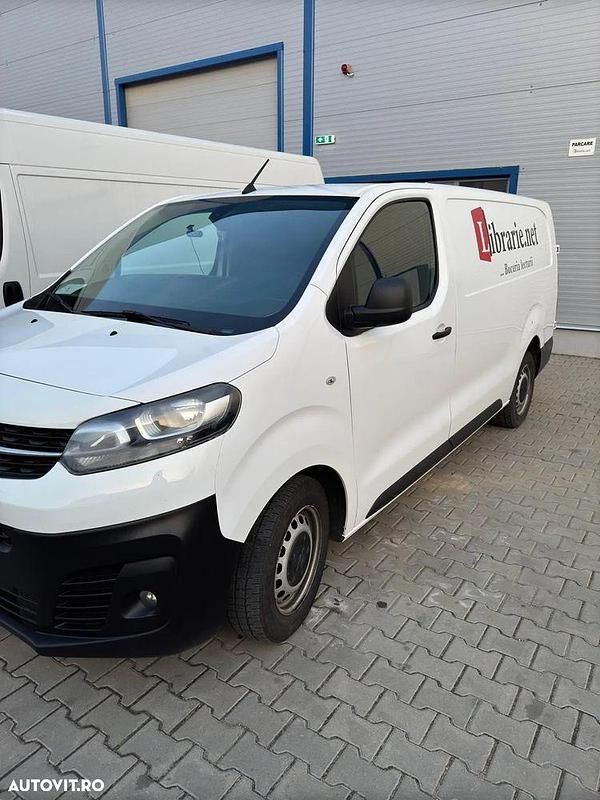 Second-hand Opel Vivaro 122 CP (89 kW) 2021 Culoarealb Monovolum