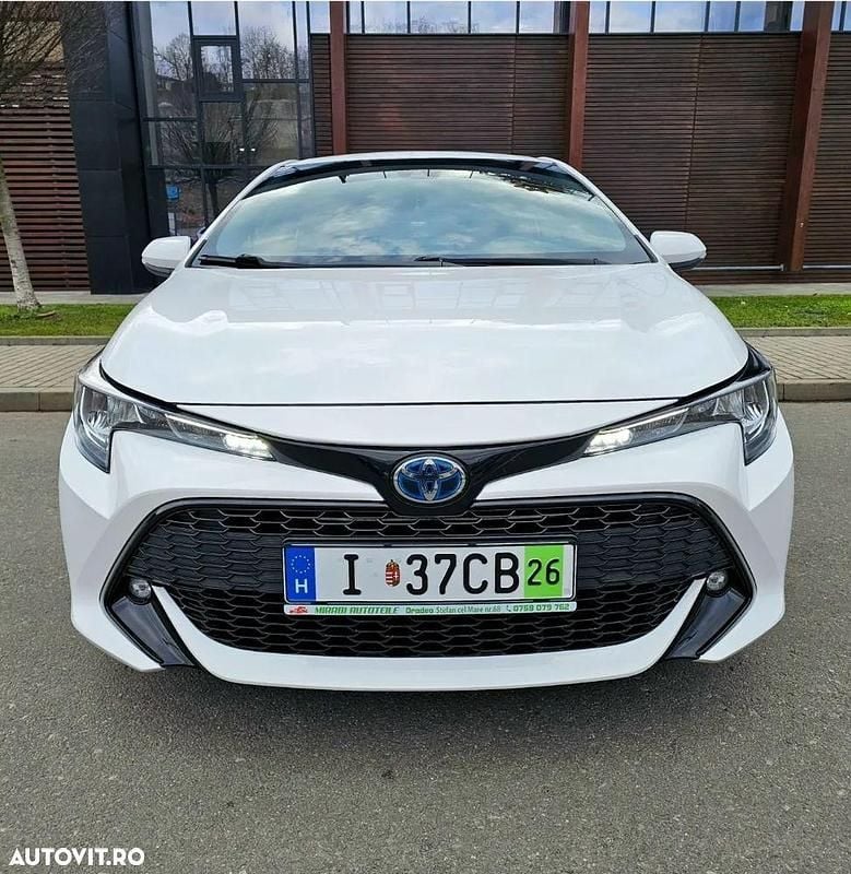Second-hand Toyota Corolla Business Edition 122 CP (89 kW) 2020 Culoarealb Hatchback