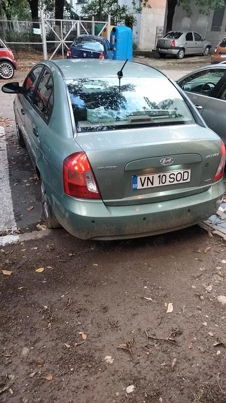 Second-hand Hyundai Accent 110 CP (80 kW) 2009 Verde Berlinǎ
