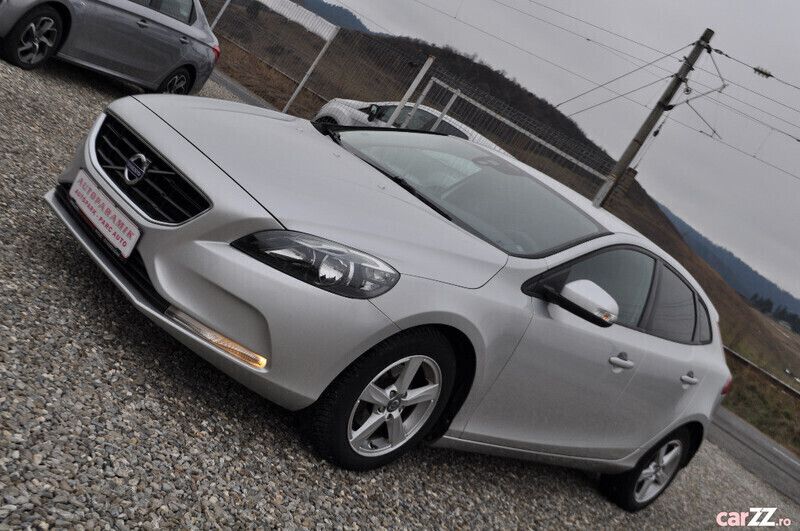 Argintiu Utilizat 2012 Volvo V40 Break | 6.950 EUR (Preț OK) - Imagine 1/4