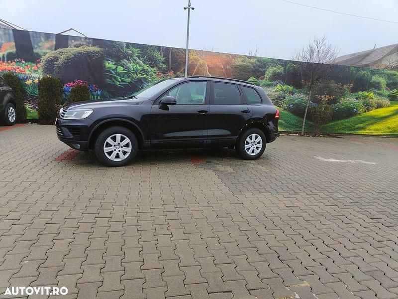 Culoarenegru Utilizat 2015 VW Touareg SUV | 11.900 EUR - Imagine 1/4