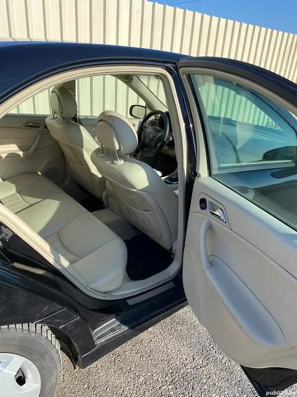 Second-hand Mercedes C180 157 CP (115 kW) 2004 Berlinǎ