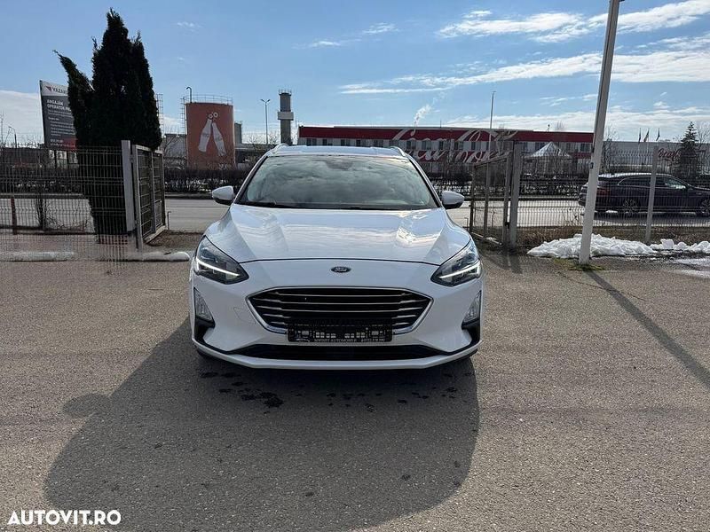 Second-hand Ford Focus Titanium 120 CP (88 kW) 2020 Culoarealb Break