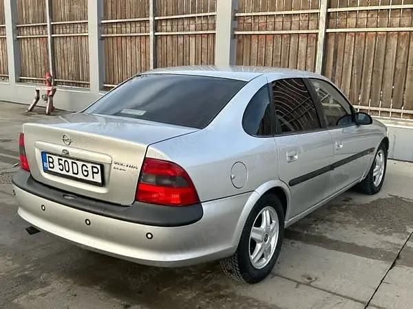 Second-hand Opel Vectra 90 CP (66 kW) 1999 Berlinǎ