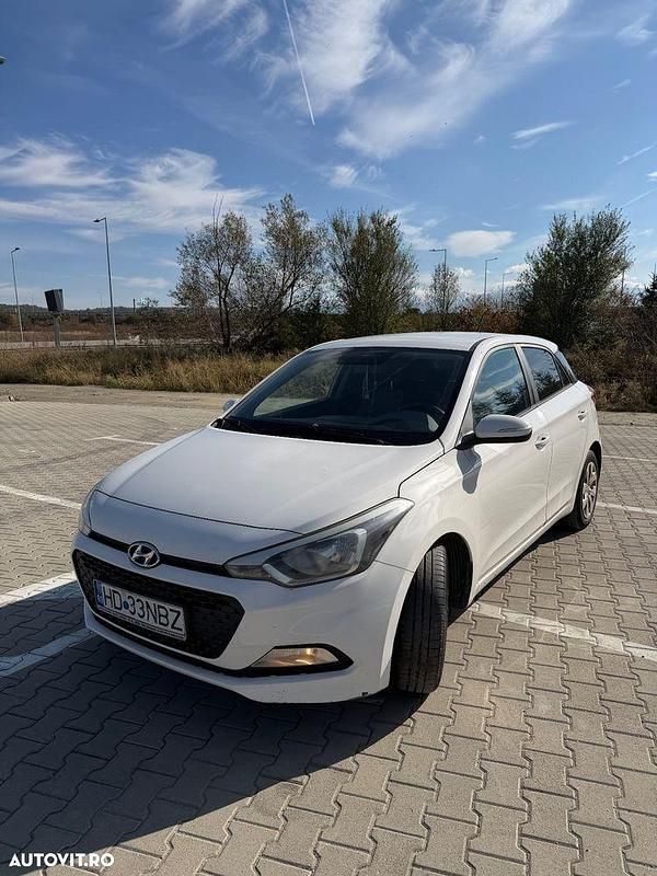 Culoarealb Utilizat 2016 Hyundai i20 | 4.500 EUR (Preț OK) - Imagine 1/4