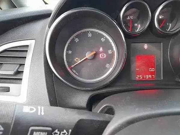 Second-hand Opel Astra 110 CP (80 kW) 2014 Berlinǎ