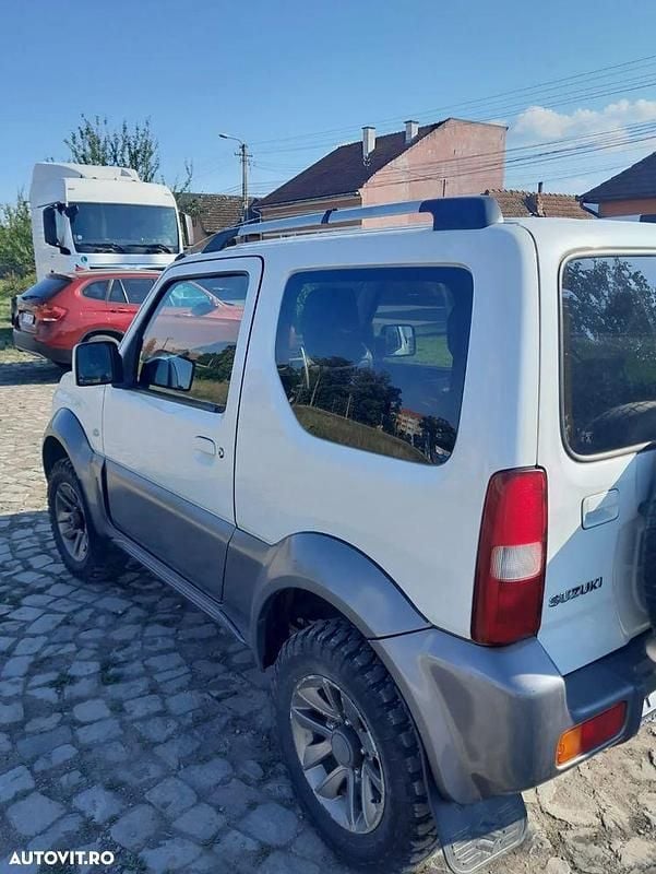 Second-hand Suzuki Jimny Style 85 CP (62 kW) 2015 Culoarealb SUV
