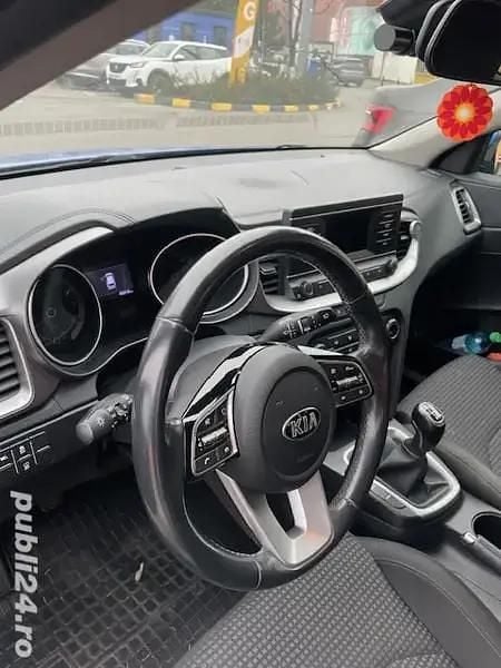 Second-hand Kia Ceed 120 CP (88 kW) 2019 Albastru Hatchback