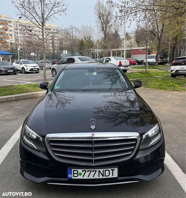 Culoarenegru Utilizat 2017 Mercedes E200 Berlinǎ | 13.500 EUR (Preț bun) - Imagine 1/4