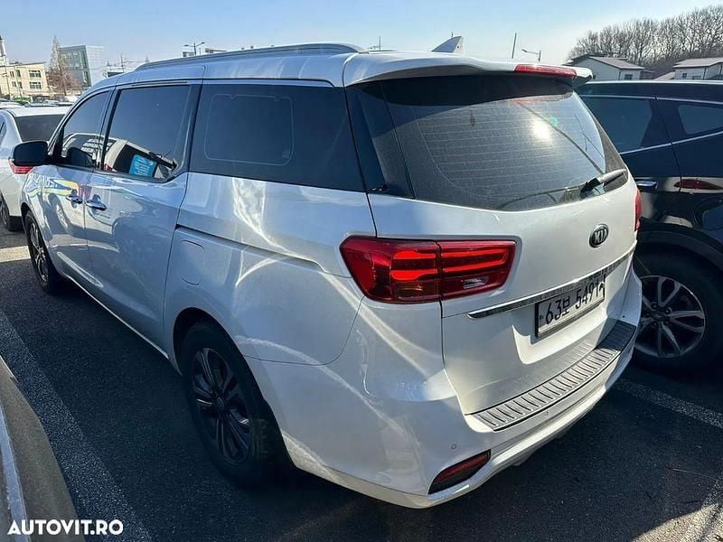 Second-hand Kia Carnival 200 CP (147 kW) 2018 Culoarealb Monovolum