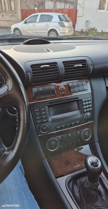 Gri Utilizat 2006 Mercedes C220 Berlinǎ | 2.500 EUR (Preț OK) - Imagine 1/4