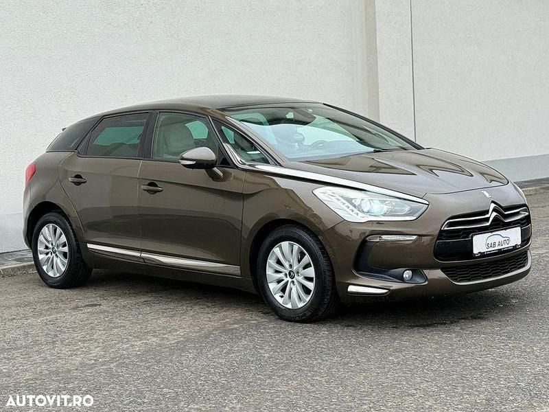 Second-hand Citroën DS5 Chic 115 CP (84 kW) 2015 Culoaremaro Hatchback