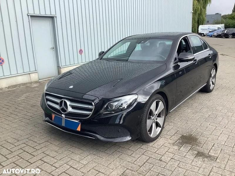 Culoarenegru Utilizat 2016 Mercedes E220 Avantgarde Berlinǎ | 25.149 EUR (Preț bun) - Imagine 1/2