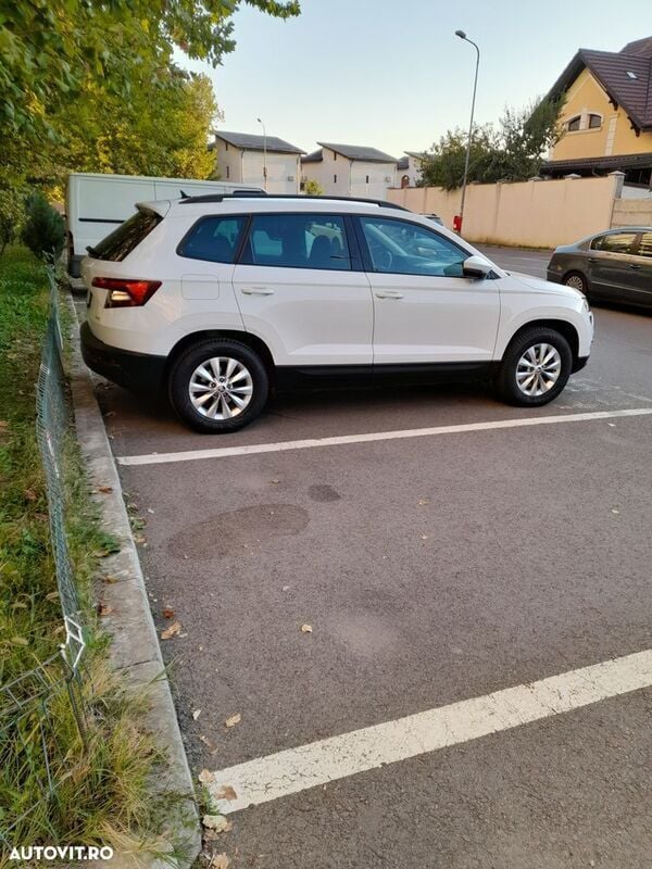 Alb Utilizat 2020 Skoda Karoq SportLine SUV | 20.000 EUR (Preț bun) - Imagine 1/4
