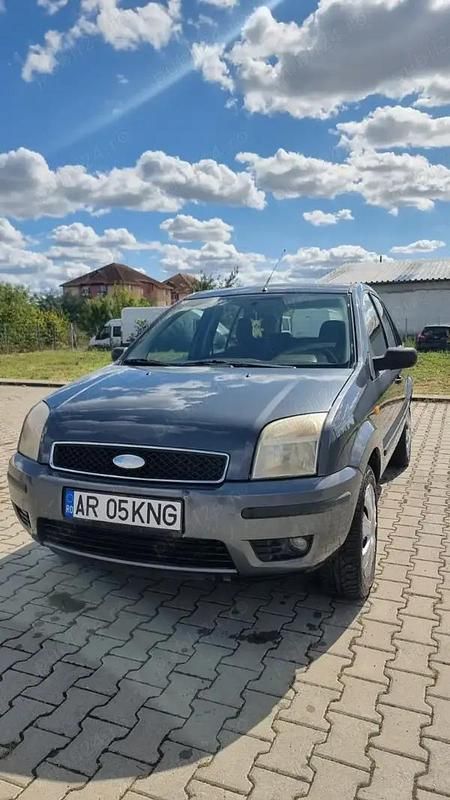 Gri Utilizat 2004 Ford Fusion Hatchback | 1.850 EUR (Puțin scump) - Imagine 1/4