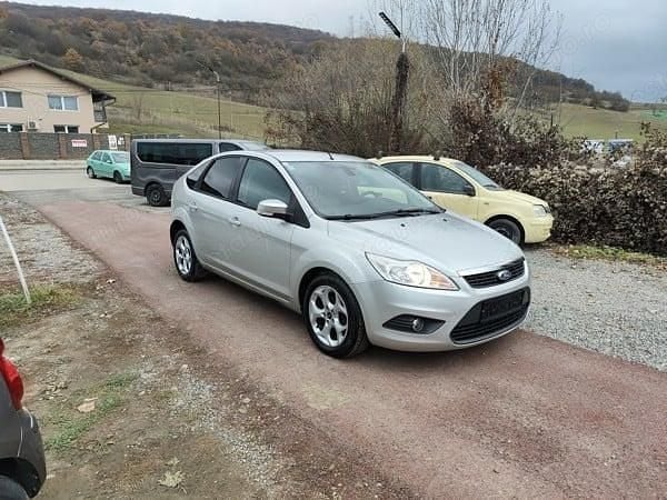 Gri Utilizat 2010 Ford Focus Trend Berlinǎ | 2.900 EUR (Preț OK) - Imagine 1/4