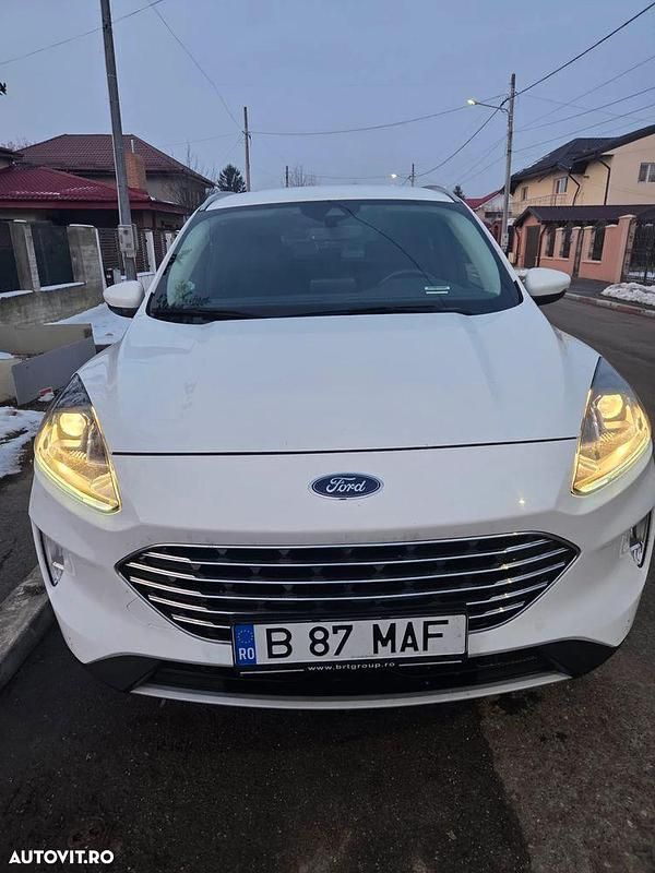 Second-hand Ford Kuga Cool & Connect 190 CP (139 kW) 2022 Culoarealb SUV