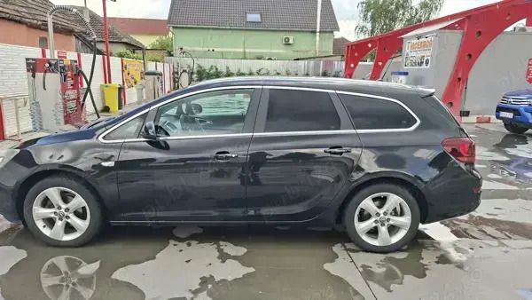 Negru Utilizat 2011 Opel Astra Break | 3.300 EUR (Preț OK) - Imagine 1/4