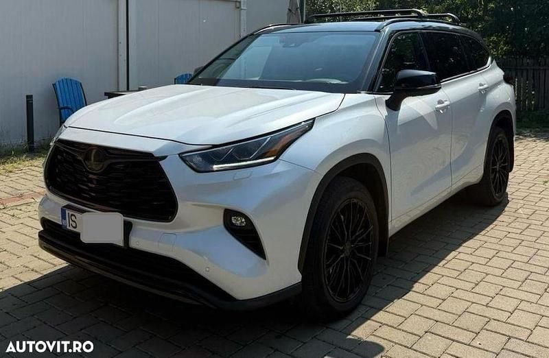 Second-hand Toyota Highlander Luxury 248 CP (182 kW) 2022 Culoarealb SUV