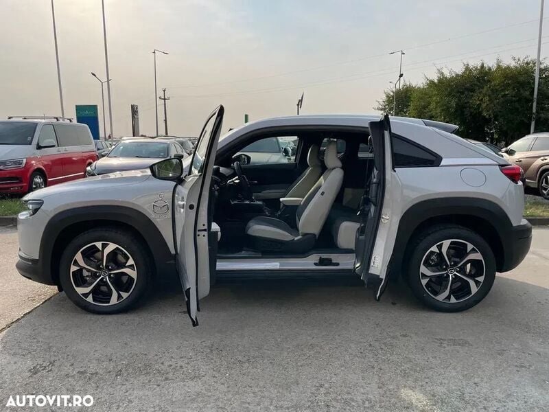 Gri Utilizat 2023 Mazda MX30 Makoto SUV | 28.899 EUR - Imagine 1/4