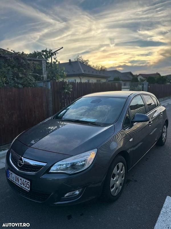 Culoaregri Utilizat 2010 Opel Astra Hatchback | 3.250 EUR (Preț bun) - Imagine 1/4