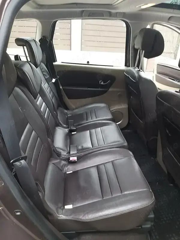 Utilizat 2011 Renault Scénic III Monovolum | 4.300 EUR (Puțin scump) - Imagine 1/4