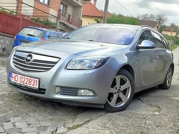 Argintiu Utilizat 2010 Opel Insignia Break | 3.300 EUR (Preț OK) - Imagine 1/4