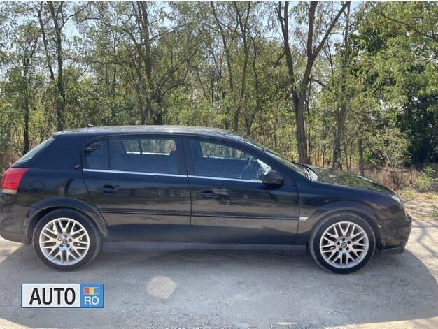 Negru Utilizat 2005 Opel Signum Hatchback | 2.500 EUR - Imagine 1/4
