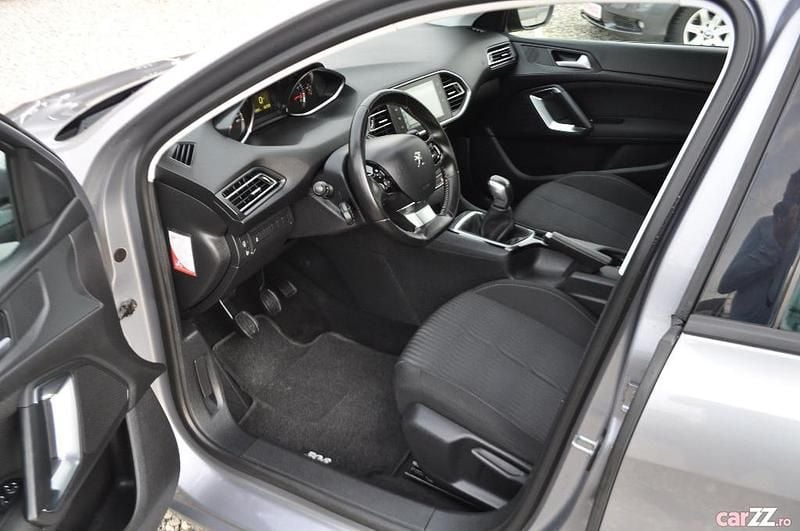 Second-hand Peugeot 308 82 CP (60 kW) 2015 Argintiu Hatchback