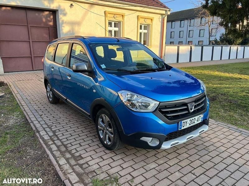 Second-hand Dacia Lodgy Stepway 115 CP (84 kW) 2016 Culoarealbastru Monovolum