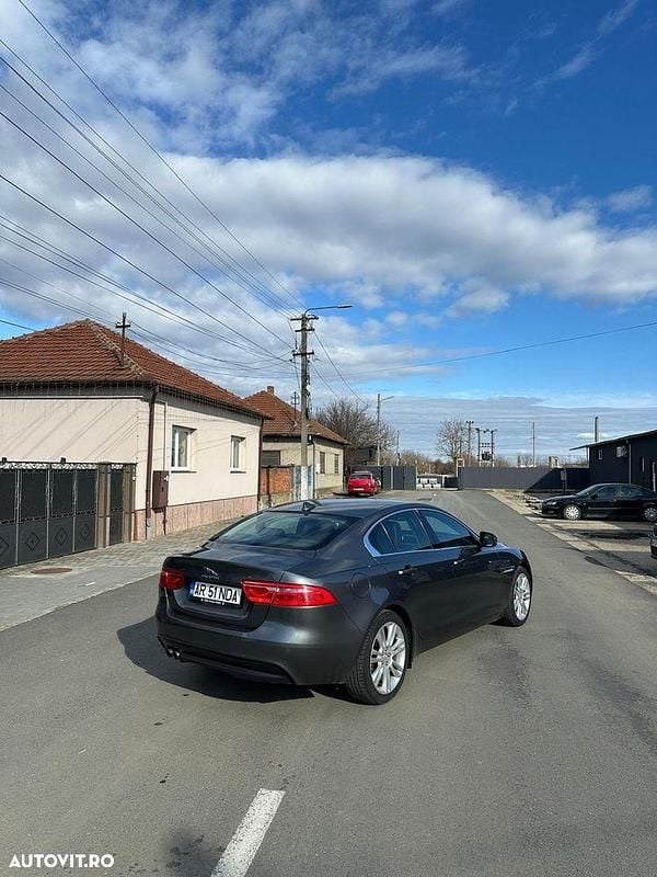Second-hand Jaguar XE Portfolio 180 CP (132 kW) 2015 Culoarebej Berlinǎ