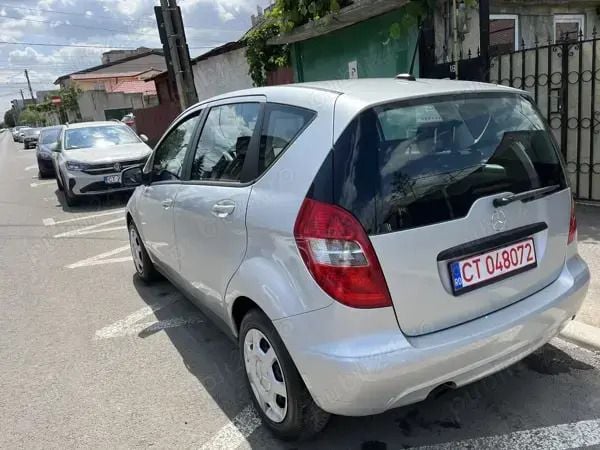 Gri Utilizat 2010 Mercedes A160 Hatchback | 3.200 EUR (Preț OK) - Imagine 1/4