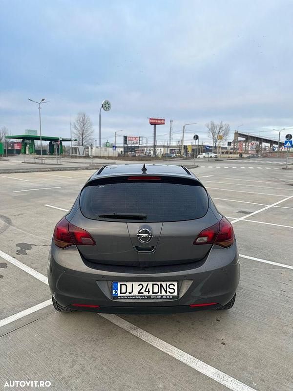 Second-hand Opel Astra 125 CP (91 kW) 2012 Culoaregri Hatchback