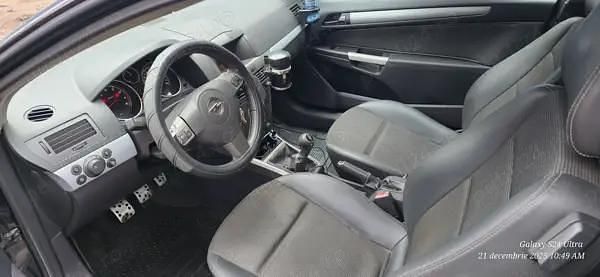 Second-hand Opel Astra 77 CP (56 kW) 2007 Negru Coupe