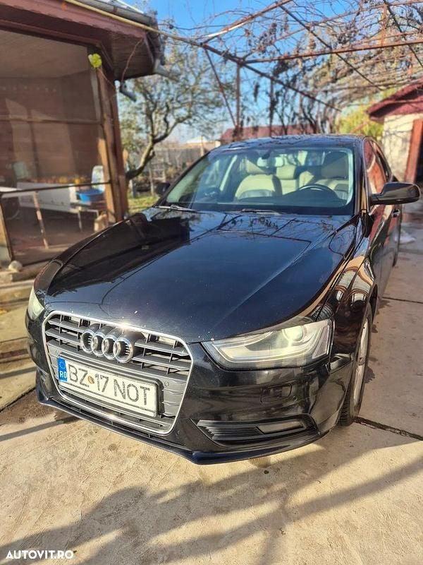 Culoarenegru Utilizat 2013 Audi A4 Berlinǎ | 8.200 EUR (Preț OK) - Imagine 1/4