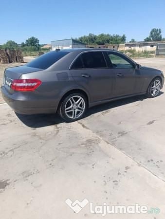 Second-hand Mercedes E200 136 CP (100 kW) 2011 Gri Berlinǎ