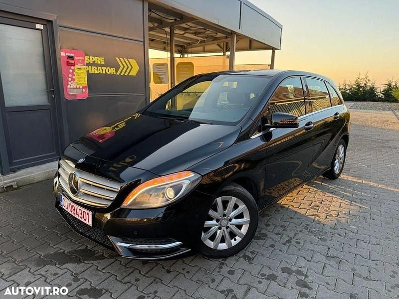 Culoarenegru Utilizat 2013 Mercedes B180 Monovolum | 5.750 EUR (Preț bun) - Imagine 1/4