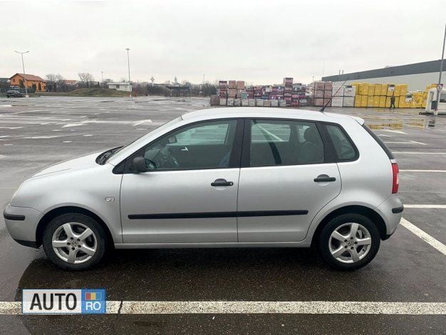 Argintiu Utilizat 2003 VW Polo Berlinǎ | 1.800 EUR (Preț bun) - Imagine 1/4
