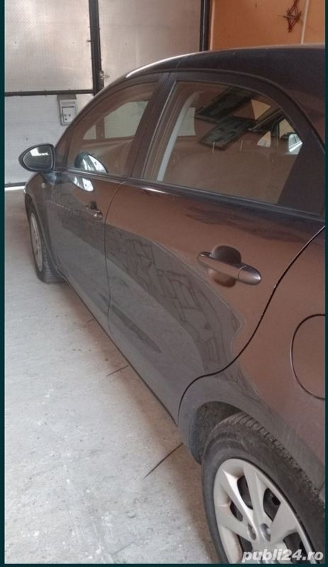 Gri Utilizat 2012 Kia Rio Berlinǎ | 4.300 EUR - Imagine 1/4